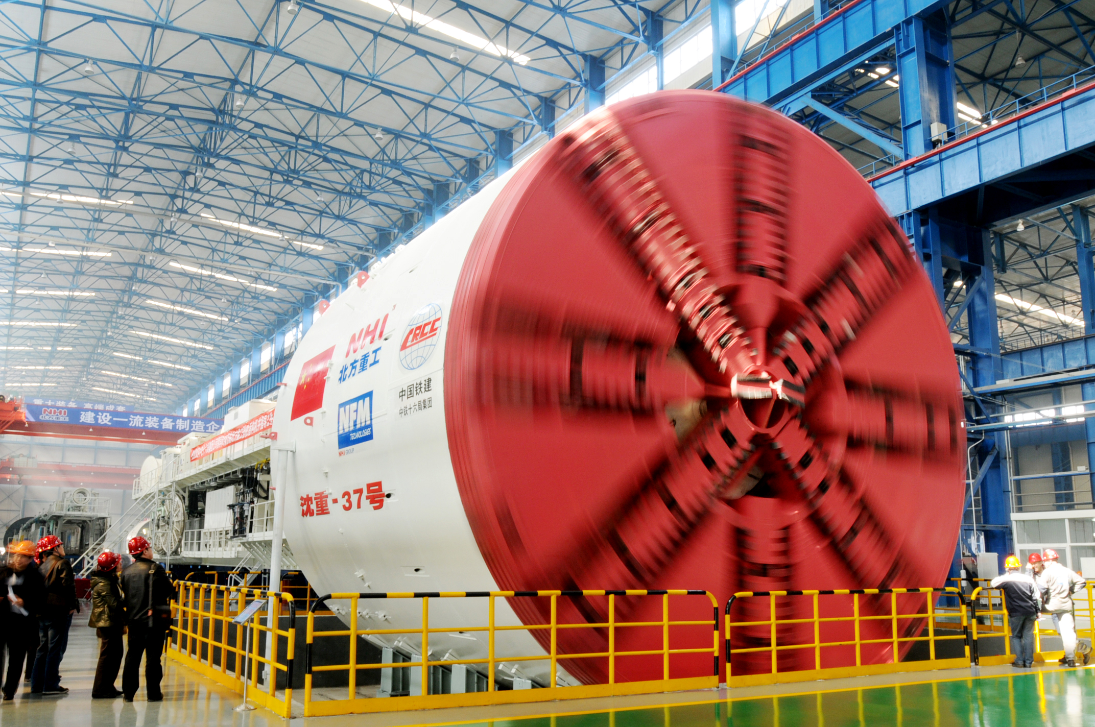 Water-balanced shield machine
