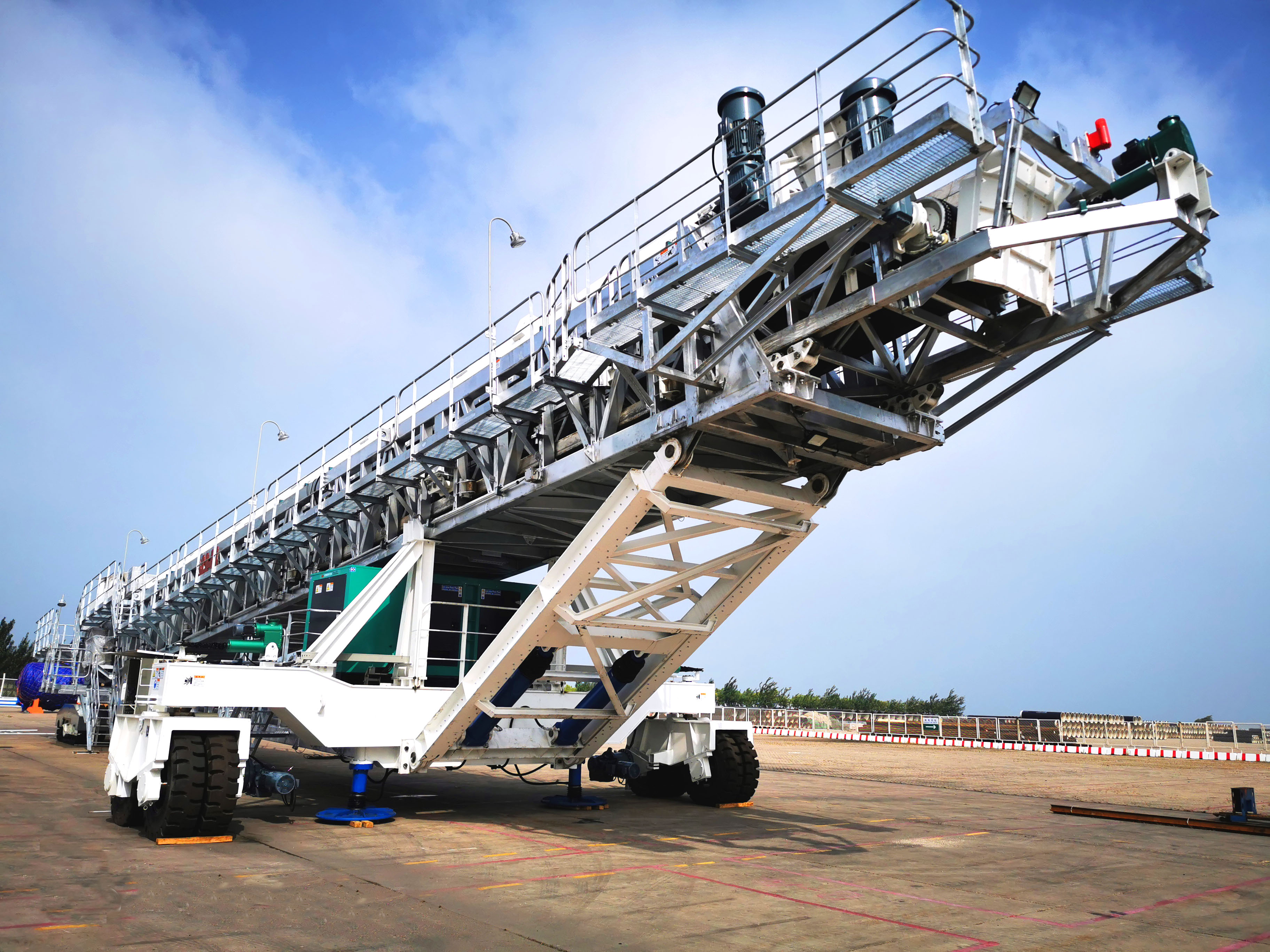 Self-Propelled Telescopic Circular Stacker