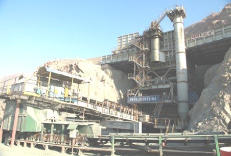 Gyratory crusher semi-mobile crushing station